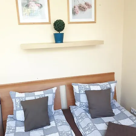 Slowicza Πανσιόν *